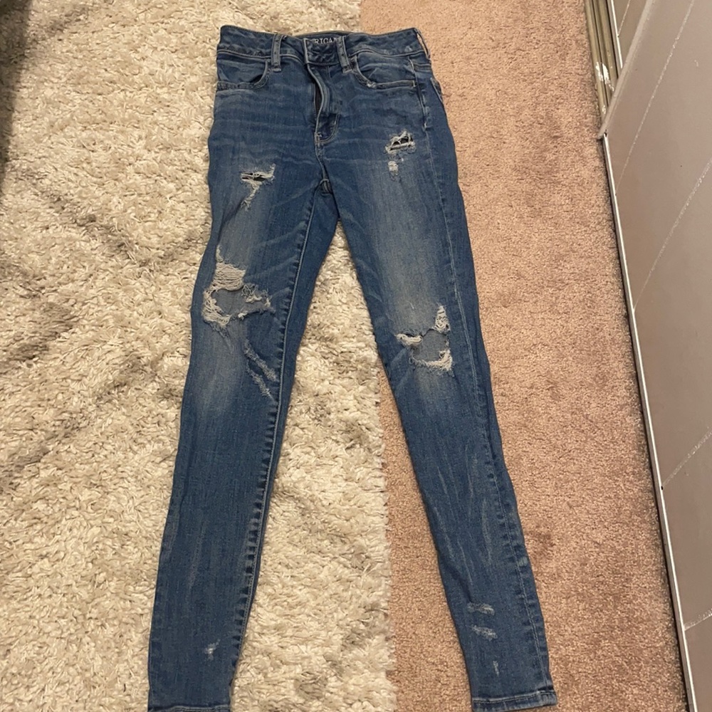 Size 0 American Eagle skinny jeans. No damage or stains
